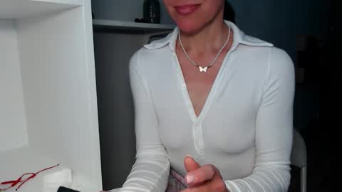Snapshot of berry2024 chatting on May 5, 2026, 5:59 am berry2024 online show from May 5, 2026, 5:59 am