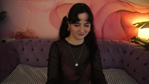 Violette online show from November 17, 2025, 9:42 pm