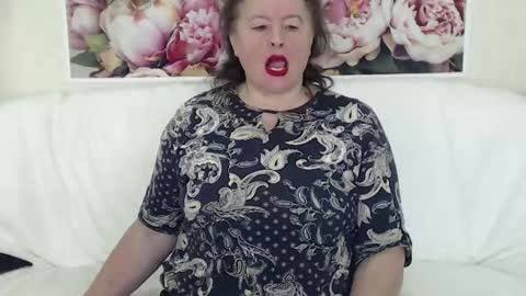 Snapshot of berryshickx chatting on October 21, 2025, 8:37 am BerryShickX online show from October 21, 2025, 8:37 am