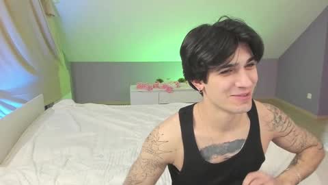 Snapshot of best_trip chatting on February 28, 2025, 9:15 am Danny and Kira online show from February 28, 2025, 9:15 am