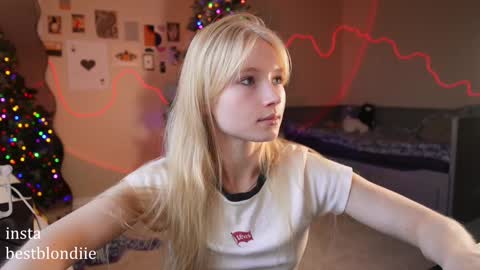 Snapshot of bestblondiiecb chatting on December 20, 2024, 6:13 pm Chloe Next stream on Friday online show from December 20, 2024, 6:13 pm