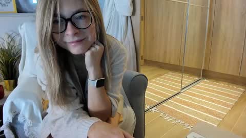 Vicky   online show from October 20, 2025, 6:47 am