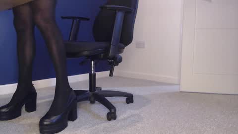 bethanyd04 online show from October 6, 2025, 2:47 pm