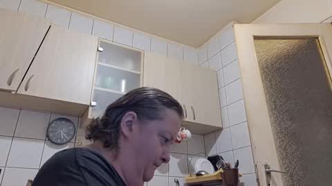 bethnorth online show from October 8, 2025, 2:20 am