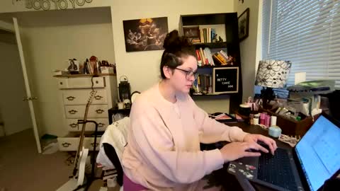 Snapshot of bettycake666 chatting on December 16, 2024, 12:16 pm Betty Cake online show from December 16, 2024, 12:16 pm