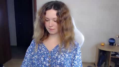 Snapshot of bettystar_ chatting on September 17, 2025, 8:32 pm Betty online show from September 17, 2025, 8:32 pm