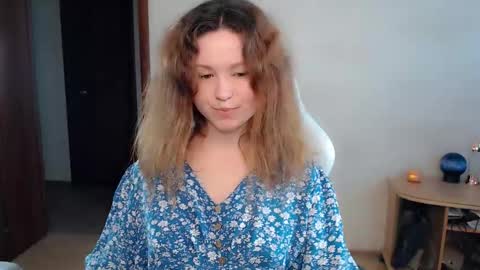 Snapshot of bettystar_ chatting on September 19, 2025, 2:07 pm Betty online show from September 19, 2025, 2:07 pm