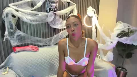biancaa__18 online show from October 28, 2025, 12:19 pm