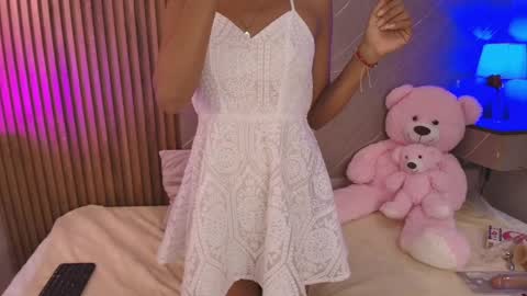 biancaa__18 online show from May 21, 2026, 7:32 pm