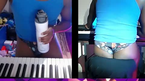 Snapshot of bicepsandfrot chatting on December 2, 2025, 3:45 am BicepsandFrot online show from December 2, 2025, 3:45 am