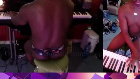 Snapshot of bicepsandfrot chatting on February 16, 2026, 1:24 am BicepsandFrot online show from February 16, 2026, 1:24 am