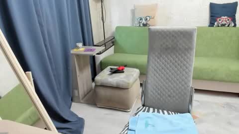 mom online show from November 5, 2025, 2:44 am