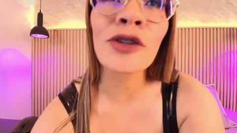 Tell me Sophia  online show from December 18, 2025, 8:48 pm