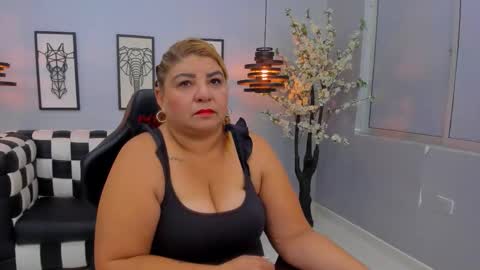 Snapshot of bigassmaturee chatting on November 28, 2025, 11:57 am BigAssMaturee online show from November 28, 2025, 11:57 am