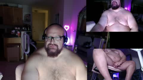 Snapshot of bigbear4cuddles chatting on April 21, 2026, 3:02 am BigBear4Cuddles online show from April 21, 2026, 3:02 am