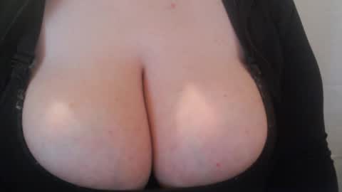 bigbittiesandfun online show from March 5, 2025, 1:21 am