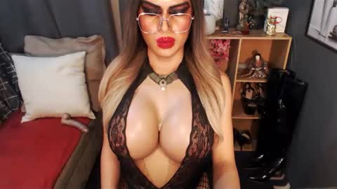 Snapshot of bigbomblhoraine chatting on February 11, 2025, 6:55 pm Loraine Cruz online show from February 11, 2025, 6:55 pm