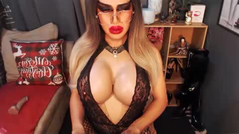 Snapshot of bigbomblhoraine chatting on February 16, 2025, 3:38 pm Loraine Cruz online show from February 16, 2025, 3:38 pm