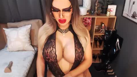 Snapshot of bigbomblhoraine chatting on February 26, 2025, 6:04 am Loraine Cruz online show from February 26, 2025, 6:04 am