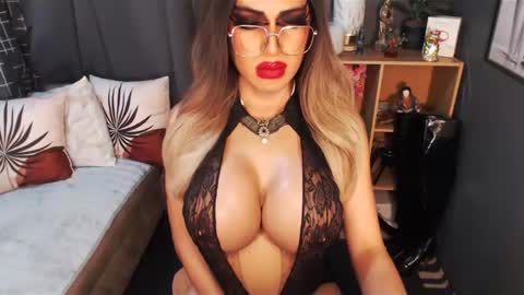 Snapshot of bigbomblhoraine chatting on March 10, 2025, 6:34 pm Loraine Cruz online show from March 10, 2025, 6:34 pm