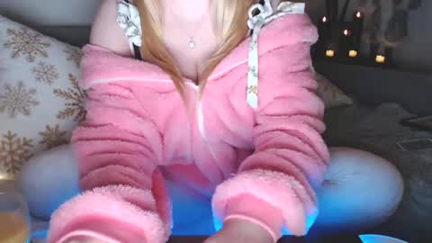 bigboobs_cutie online show from January 9, 2025, 1:29 am