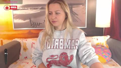 Snapshot of bigboobsarri chatting on December 9, 2024, 7:18 pm BigBoobsArri online show from December 9, 2024, 7:18 pm