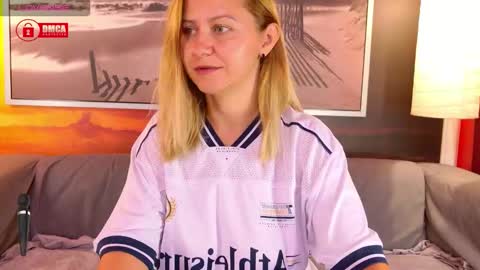 Snapshot of bigboobsarri chatting on September 22, 2025, 9:11 am BigBoobsArri online show from September 22, 2025, 9:11 am