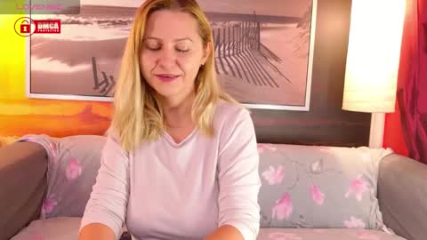 Snapshot of bigboobsarri chatting on October 2, 2025, 10:11 am BigBoobsArri online show from October 2, 2025, 10:11 am