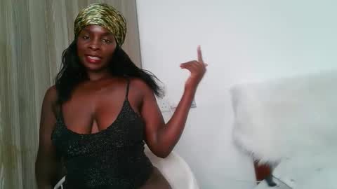 Snapshot of bigbooty_dimples chatting on January 19, 2026, 2:54 pm Vee online show from January 19, 2026, 2:54 pm