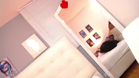 Mia online show from December 13, 2024, 4:00 am