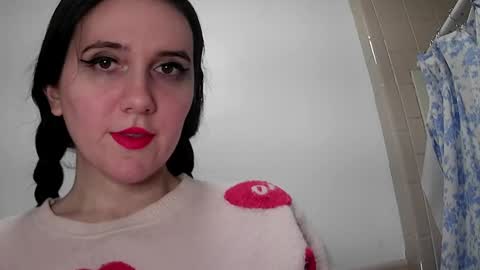 Isabella online show from January 2, 2025, 3:05 am