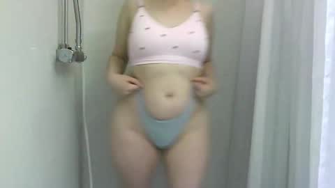 Snapshot of bigbootybunny chatting on October 29, 2025, 6:37 am Isabella online show from October 29, 2025, 6:37 am