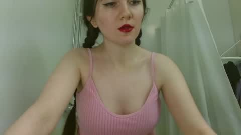Isabella online show from April 17, 2026, 1:03 pm
