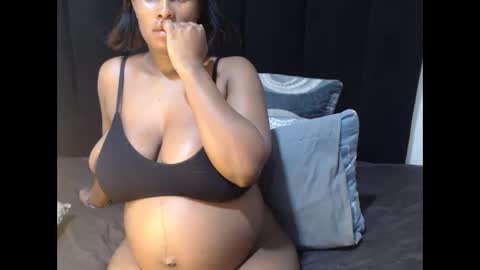 Snapshot of bigbootyshaz chatting on February 2, 2026, 7:12 pm Bigbootyshaz online show from February 2, 2026, 7:12 pm