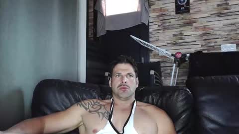 Snapshot of bigboyband chatting on October 23, 2025, 3:33 pm Bigboyband online show from October 23, 2025, 3:33 pm