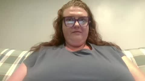 bigbustytittiescouple online show from June 17, 2026, 1:30 am