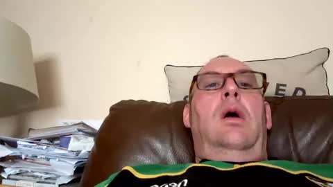 Snapshot of biggloves4bighands chatting on September 20, 2025, 9:10 am biggloves4bighands online show from September 20, 2025, 9:10 am