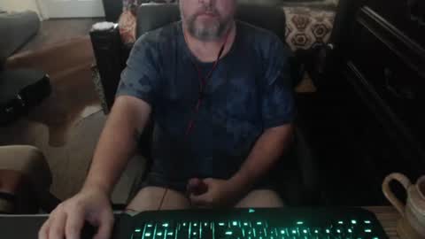 Snapshot of bighugmugg chatting on October 4, 2025, 7:56 pm bighugmugg online show from October 4, 2025, 7:56 pm