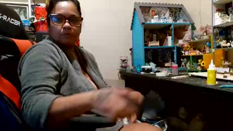 Snapshot of bigolemini chatting on November 14, 2025, 8:02 am the Mini mami online show from November 14, 2025, 8:02 am