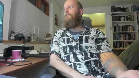 Snapshot of bigredbeardo chatting on September 12, 2025, 7:58 pm Beardo online show from September 12, 2025, 7:58 pm