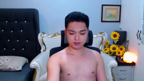 Snapshot of bigshowforyouxx chatting on February 19, 2025, 1:17 pm Jay online show from February 19, 2025, 1:17 pm