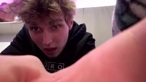 Snapshot of bigskinnyboyshh chatting on December 18, 2024, 2:21 am bigskinnyboyshh online show from December 18, 2024, 2:21 am