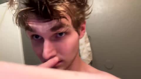 Snapshot of bigskinnyboyshh chatting on December 27, 2024, 7:57 pm bigskinnyboyshh online show from December 27, 2024, 7:57 pm