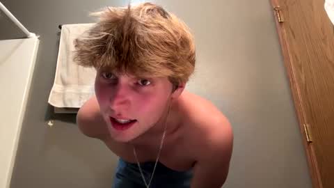 Snapshot of bigskinnyboyshh chatting on October 3, 2025, 10:18 pm bigskinnyboyshh online show from October 3, 2025, 10:18 pm