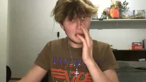 Snapshot of bigskinnyboyshh chatting on October 21, 2025, 9:59 pm bigskinnyboyshh online show from October 21, 2025, 9:59 pm