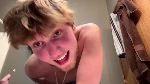 Snapshot of bigskinnyboyshh chatting on November 25, 2025, 11:27 pm bigskinnyboyshh online show from November 25, 2025, 11:27 pm