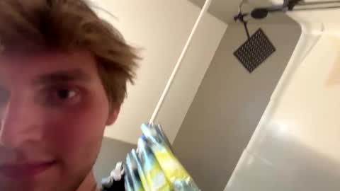 bigskinnyboyshh online show from June 11, 2026, 2:22 am
