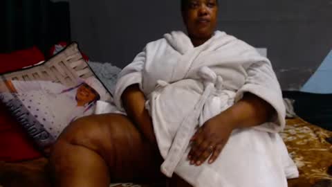 Snapshot of bigsuperbutt chatting on June 18, 2026, 8:24 pm bigsuperbutt online show from June 18, 2026, 8:24 pm