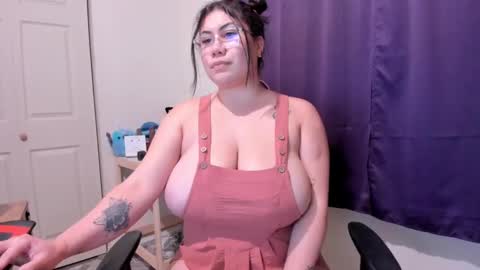 Snapshot of bigt3ti chatting on January 17, 2025, 8:13 am Nubia online show from January 17, 2025, 8:13 am