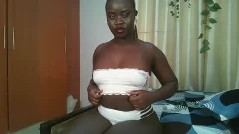 Snapshot of bigtits_baddie chatting on November 27, 2025, 8:33 pm bigtits_baddie online show from November 27, 2025, 8:33 pm